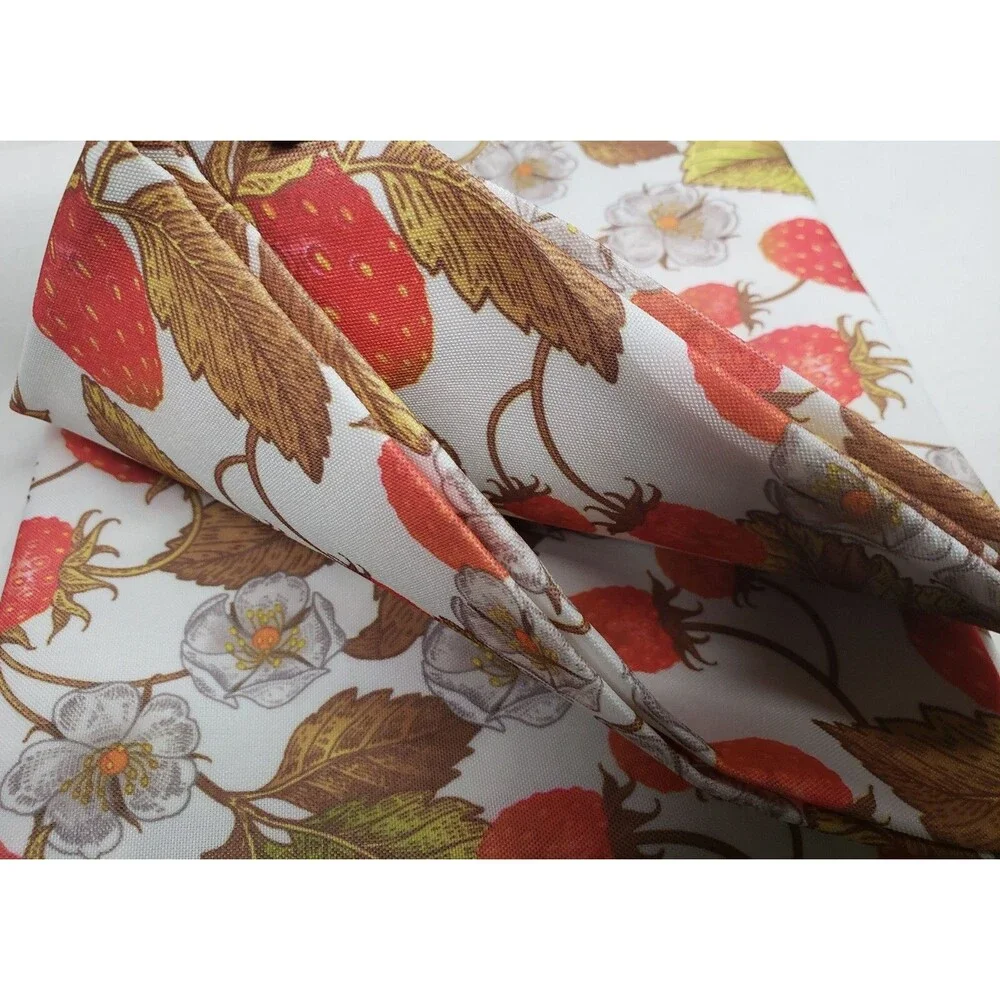 1 Printed Fabric Tablecloth,52